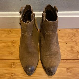 Brown small heel bootie